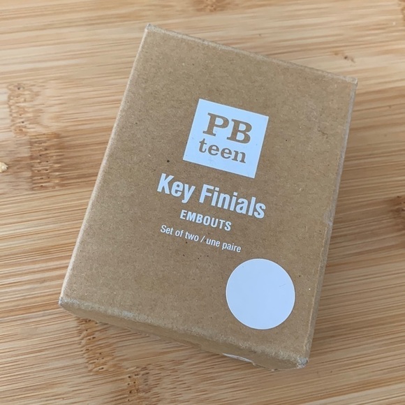 Pottery Barn Teen NIB Set of 2 Antique White Key Window Embouts Finials - Picture 2 of 9